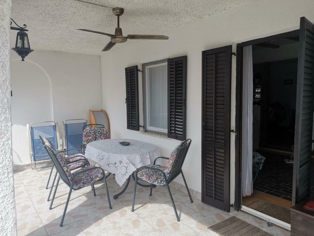 Apartma Soncek Premantura Exterior photo